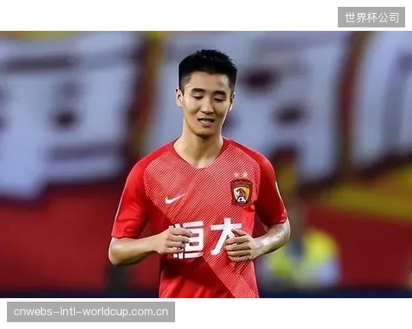 张玉宁与韦世豪凭借半程的出色表现，入选多家媒体评选的本土最佳阵容。